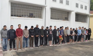 Đồng loạt bắt 24 đối tượng ma túy, thu giữ nhiều súng, dao, kiếm