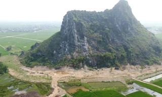 Cận cảnh danh thắng quốc gia Lèn Hai Vai bị 'đào nhầm' hàng trăm khối đất đá