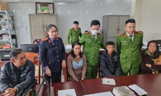 Bắt 4 đối tượng mua bán ma tuý, luôn thủ 'hàng nóng' để chống trả