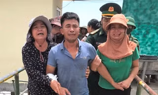 Nước mắt ngư dân sau khi tàu cá tiền tỷ chìm xuống đáy biển