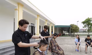 Chàng trai Hà Tĩnh cắt tóc miễn phí cho trẻ mồ côi