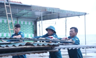 Chưa đến hạn, nhiều chủ ki-ốt chắn biển Cửa Lò đã tiên phong tháo dỡ 