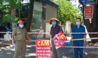 Nghệ An: Lập hơn 60 điểm chốt chặn, cấm người lạ vào ngõ vì liên tiếp có ca mắc COVID-19