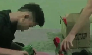 Chế tạo bom xăng rồi rủ bạn học ném vào nhà dân để trả thù