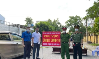 Đưa người 'thông chốt' kiểm soát dịch vào thành phố để lấy 30 nghìn tiền công