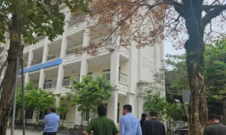 Gãy lan can tầng 4, ba nữ sinh nhập viện cấp cứu