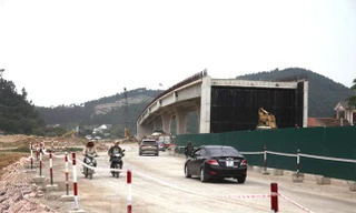 Bảo vệ thi công cầu vượt Diễn Đoài trên cao tốc Nghi Sơn - Diễn Châu từ ngày 7/7