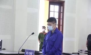 Lẻn vào nhà hàng xóm trộm tiền, vàng rồi mang đi gửi ngân hàng