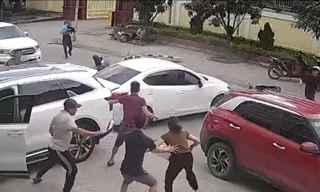 Nữ tài xế nghi đạp nhầm chân ga tông nhiều xe trên phố