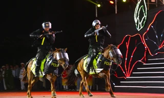 Mãn nhãn màn biểu diễn của Cảnh sát cơ động Kỵ binh Việt Nam