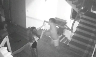 Vợ nhảy từ ban công tầng 2 xuống đất nghi bị chồng bạo hành