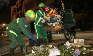 'Bóng hồng' bám đường xuyên Tết làm sạch từng con phố 