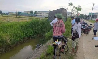 Phát hiện người đàn ông tử vong dưới mương nước 