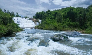 Cùng nhóm bạn đi tắm thác, cô gái trẻ đuối nước tử vong