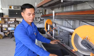 Chàng trai trẻ vay vốn về quê quyết tâm làm giàu, thành ông chủ xưởng cơ khí
