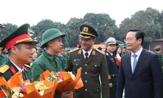 Thứ trưởng Bộ Công an động viên thanh niên tòng quân