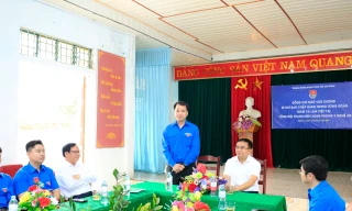 Anh Ngô Văn Cương thăm, làm việc tại Tổng đội Thanh niên xung phong 5 Nghệ An