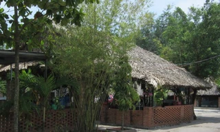 Ăn chơi cùng đại gia chân đất