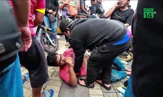 Hàng vạn CĐV dựng lều, giẫm đạp để mua vé trận Malaysia vs Việt Nam