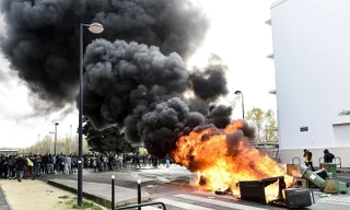 Toàn cảnh vụ biểu tình nghiêm trọng nhất 5 thập kỷ qua tại Pháp