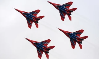 Dàn chiến đấu cơ Nga nhào lộn đỉnh cao trên không