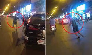 Sau va chạm nhẹ trên phố, tài xế ô tô bất ngờ cầm gạch ném taxi