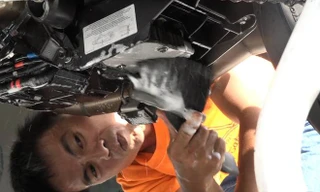 Người rửa xe môtô với giá 2 triệu một chiếc ở Sài Gòn