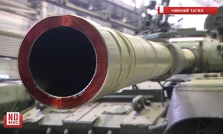 Cận cảnh xe tăng T-90 Việt Nam bên trong nhà máy Nga