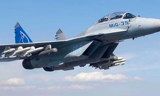 Tiêm kích mới nhất của Nga MiG-35 phô diễn kỹ năng trên không