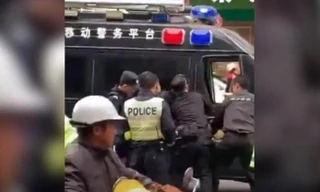 Cảnh sát Trung Quốc hạ gục kẻ cướp xe buýt tông chết 8 người