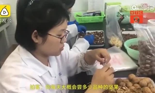 Xuất hiện nghề ăn vặt, ngồi ăn cả ngày kiếm 34 triệu đồng/tháng