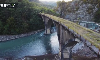 Thành phố 'ma' bỗng trở nên đẹp lạ sau khi bị thiên nhiên chiếm đóng