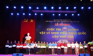 Trao thưởng cho các đội đạt giải