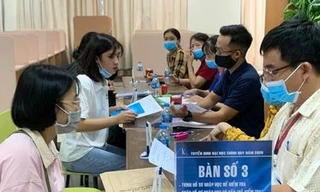 Thí sinh tấp nập về các trường Đại học xác nhận nhập học