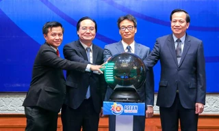 Bộ trưởng Phùng Xuân Nhạ: Năng lực số không thể thiếu đối với học sinh