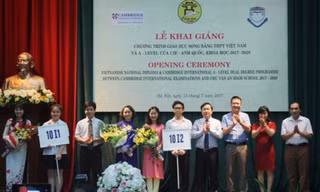 Từ năm học 2017-2018, trường THPT Chu Văn An, Hà Nội chính thức đào tạo chương trình song bằng tú tài