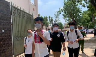 Dịch COVID-19 vào đề thi tiếng Anh