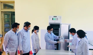 Nhóm nghiên cứu bàn giao 20 bộ sinh phẩm (bộ KIT) cho lãnh đạo Sở Khoa học và Công nghệ tỉnh Thái Nguyên