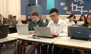 Xuân Khang - học sinh đạt học bổng NZSS 2019 hiện đang theo học tại trường Pakuranga College, nhận được học bổng riêng của trường cho năm học tiếp theo. Ảnh ENZ