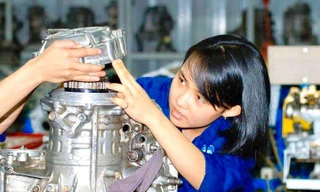 Sinh viên trường ĐH Sư phạm Kỹ thuật TPHCM đang thực hành. Ảnh HCMUTE