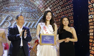 Nguyễn Hoài Phương Anh đăng quang Press Beauty tối 16/4