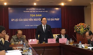 Bộ Trưởng Phùng Xuân Nhạ phát biểu tại buổi tọa đàm