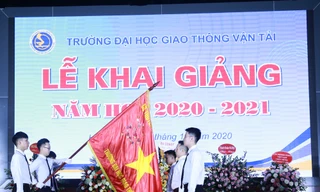Sinh viên các tỉnh vùng lũ được trường Đại học hỗ trợ học bổng