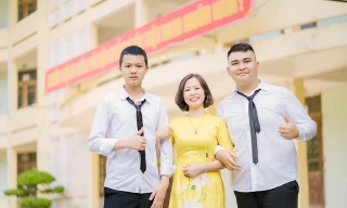 Lê Việt Hoàng (bên trái) cùng cô giáo chủ nhiệm. Ảnh: Dân trí