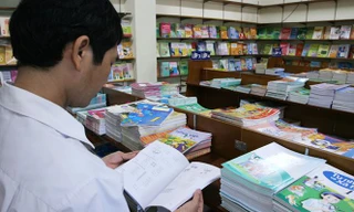 Sách giáo khoa năm nay tăng giá, các năm trước giữ nguyên