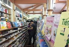 Bất ngờ tăng giá sách, nhà xuất bản thu về thêm bao nhiêu tỷ mỗi năm?
