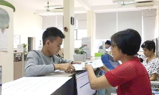 Quang Quốc Việt làm thủ tục nhập học vào trường ĐH Bách khoa Hà Nội sáng nay 8/11.