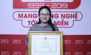 Cô nữ sinh xương thủy tinh với niềm vui được nhận bằng khen của Bộ trưởng Bộ GD&ĐT