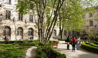 Khuôn viên trường ĐH sư phạm Paris