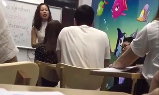 Cô giáo chửi học sinh là mặt lợn, ảnh cắt từ clip